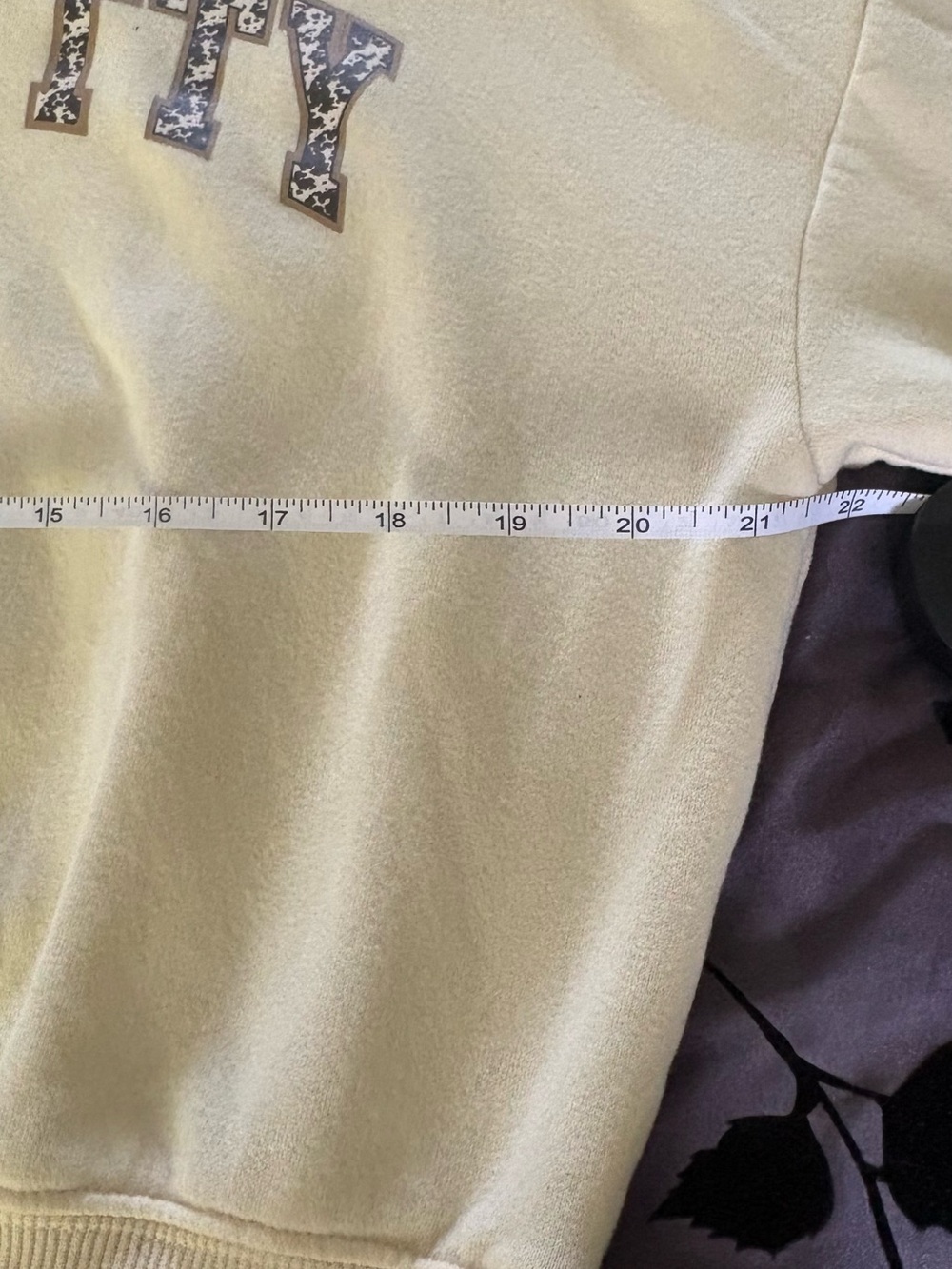 Hello Kitty Cream Off-Shoulder Sweatshirt with Patterned Lettering - Picture 3 of 8
